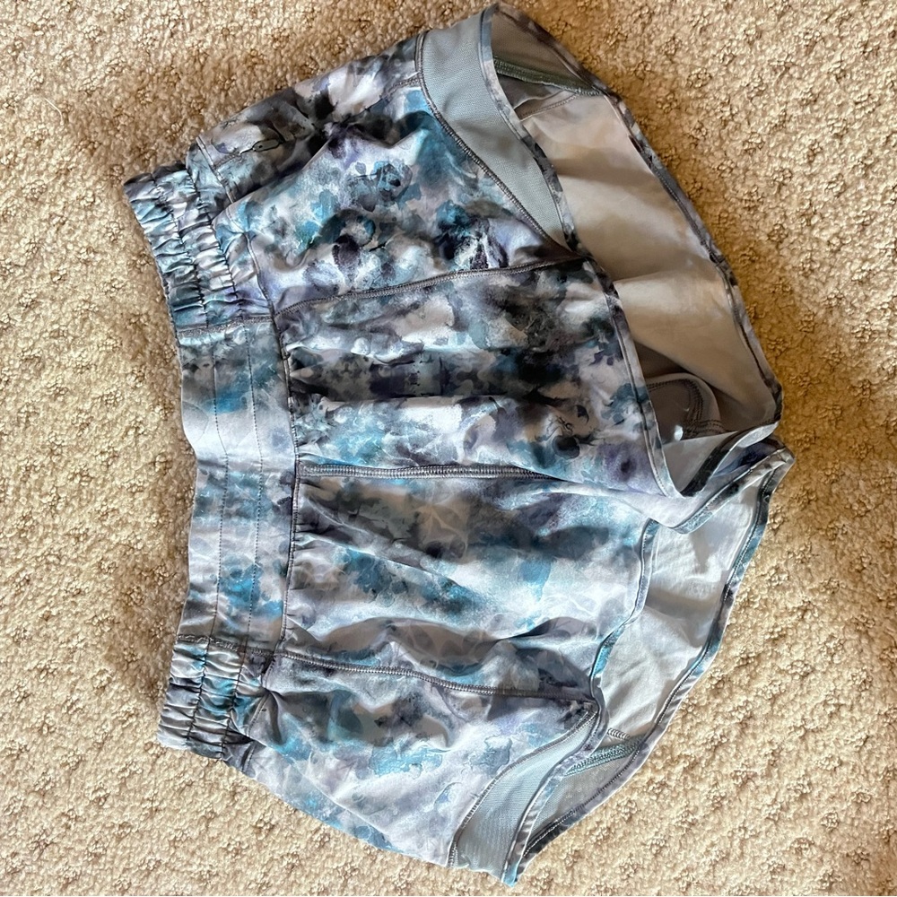 Lululemon hotty hot shorts 2.5